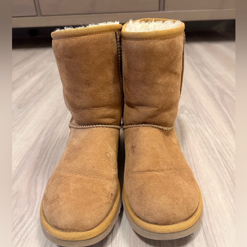 Ugg short boots